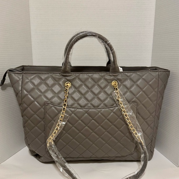 NWT Gilda Paris tote in Grey. Large capacity. Quilted
Pattern. - Picture 3 of 6